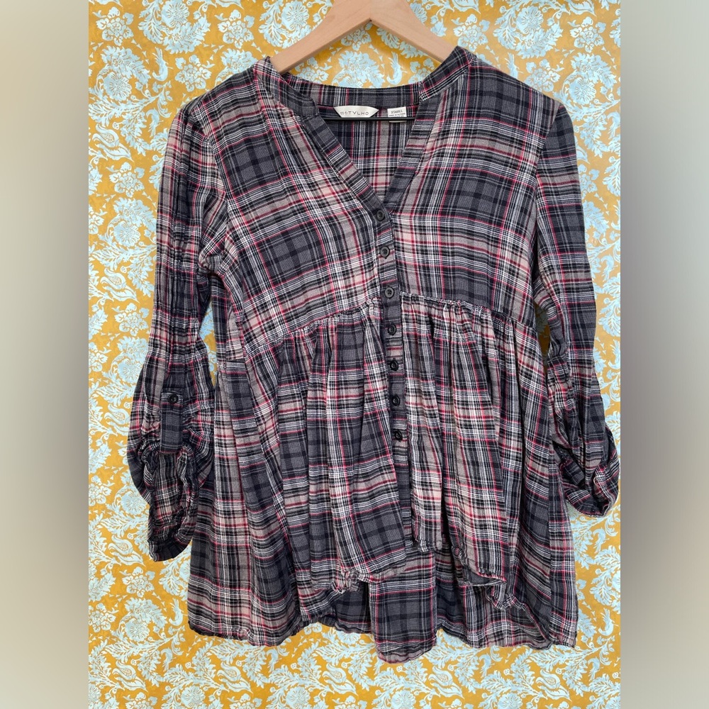 11•1•Tylho Plaid Neck Button Down Top